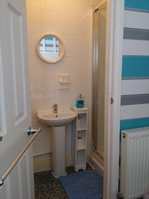 The Beach House Great Yarmouth Room photo