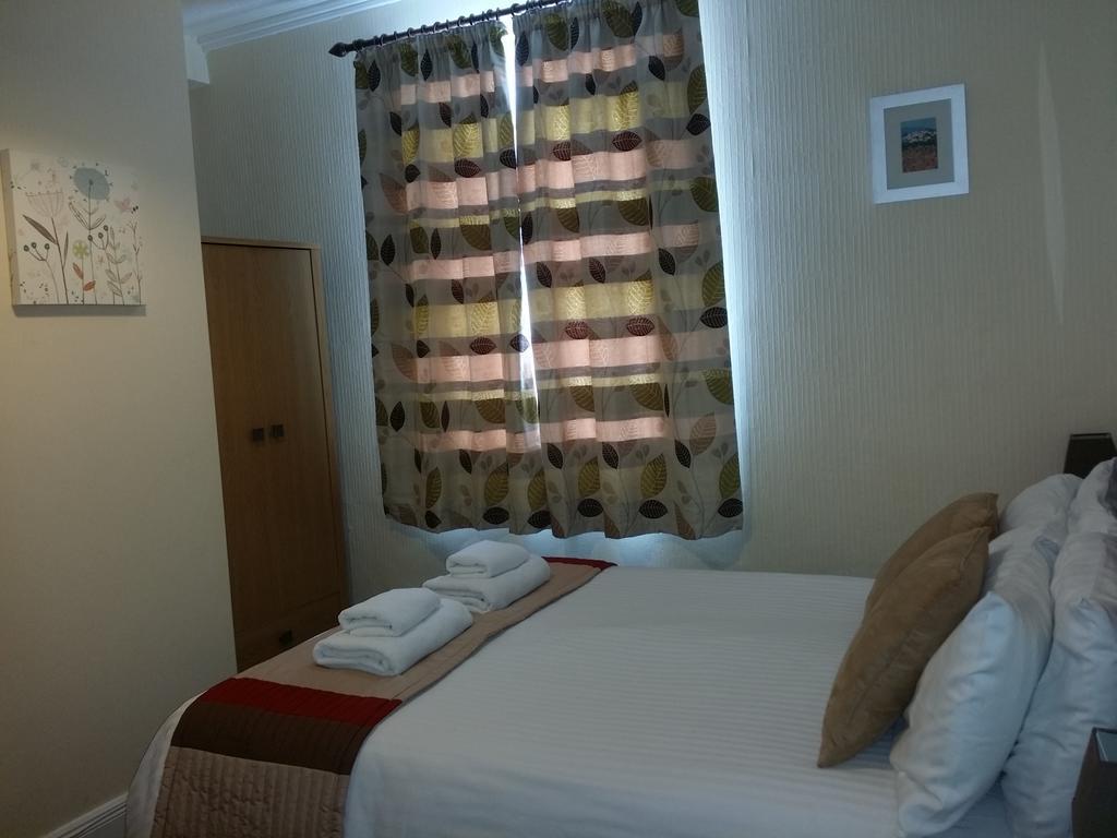 The Beach House Great Yarmouth Room photo