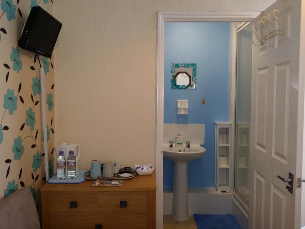 The Beach House Great Yarmouth Room photo