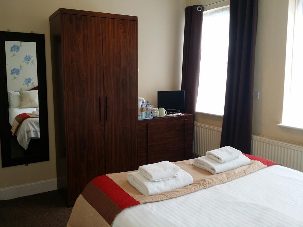 The Beach House Great Yarmouth Room photo